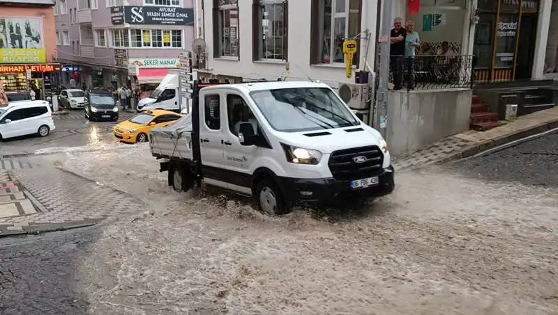 Yoğun Yağışlar 10 Dakikada Su Baskınlarına Neden Oldu