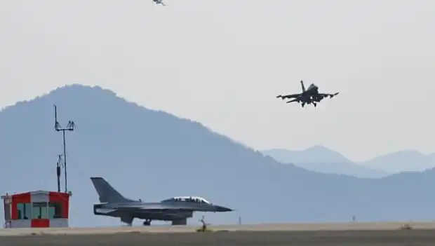 Güney Kore'de Askeri Tatbikat Korkutucu Bir Hata: Savaş Uçağı Köyü Bombaladı