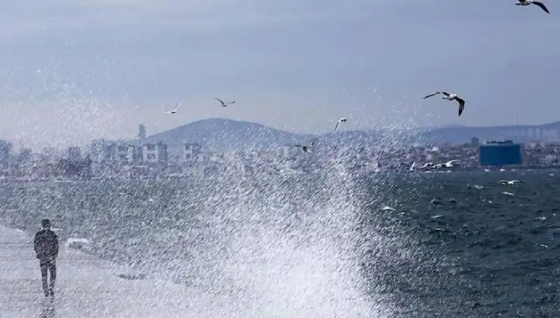 Kuvvetli Rüzgar ve Sağanak: Meteoroloji'den Acil Uyarılar Geldi