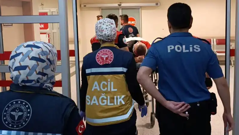 Polis Ekipleri Kazaya Karıştı: İki Kişi Yaralandı, Olay Yerinde Neler Oldu?