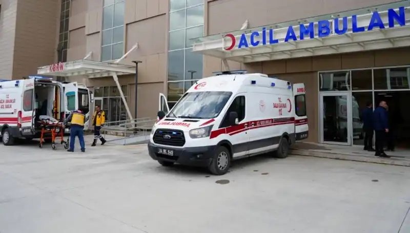 Erzincan’da Feci Kaza: Kanlar İçinde Kalan Bir Hayat ve Üç Yaralı