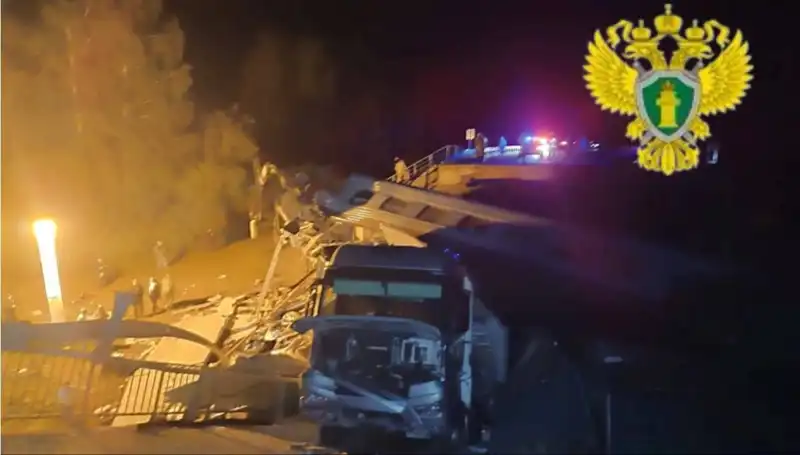 Rusya’da Yıkıcı Kaza: İki Köprünün Çökmesi ve Raydan Çıkan Trenler