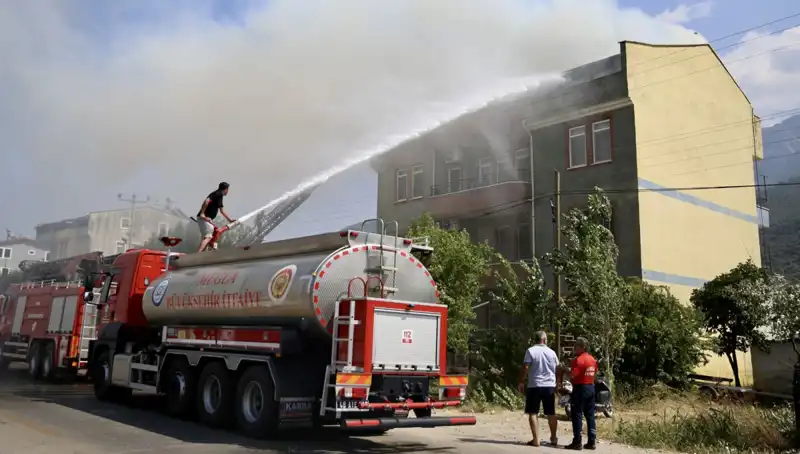 Çatı Katı Yangını Şehri Korkuttu: Kısa Sürede Kontrol Altına Alındı