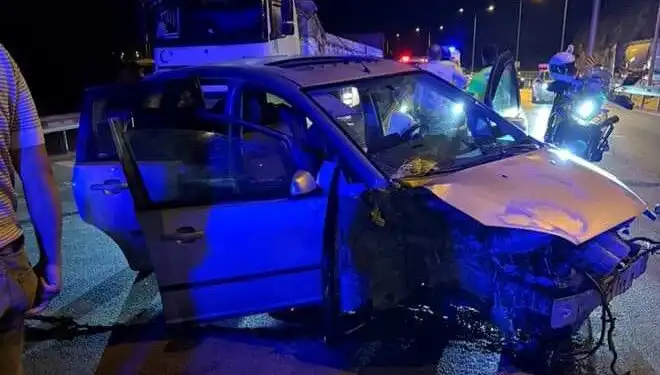 Trafik Kazası: Otomobil Bariyere Çarptı, Bir Kayıp, Üç Yaralı