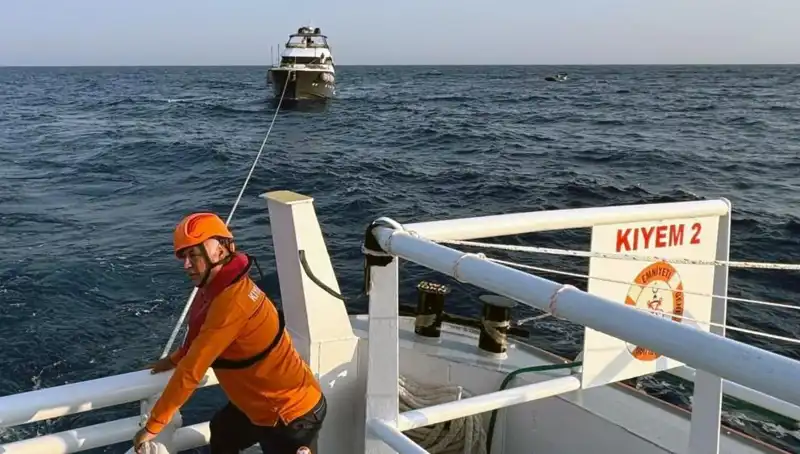 Marmaris Açıklarında Barkar Tekne Çığlığı: Kurtarma Operasyonu Başarıyla Tamamlandı