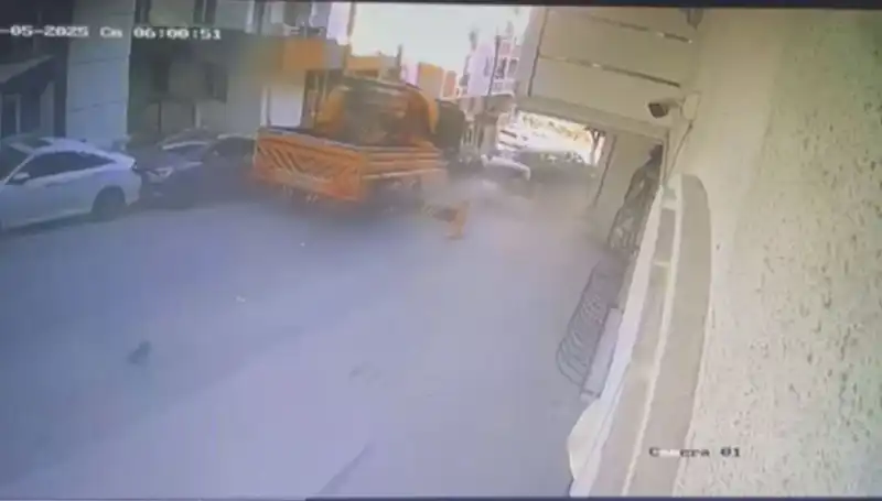 Kontrolden Çıkan Vinç, 23 Araca Çarparak Büyük Kaosa Neden Oldu