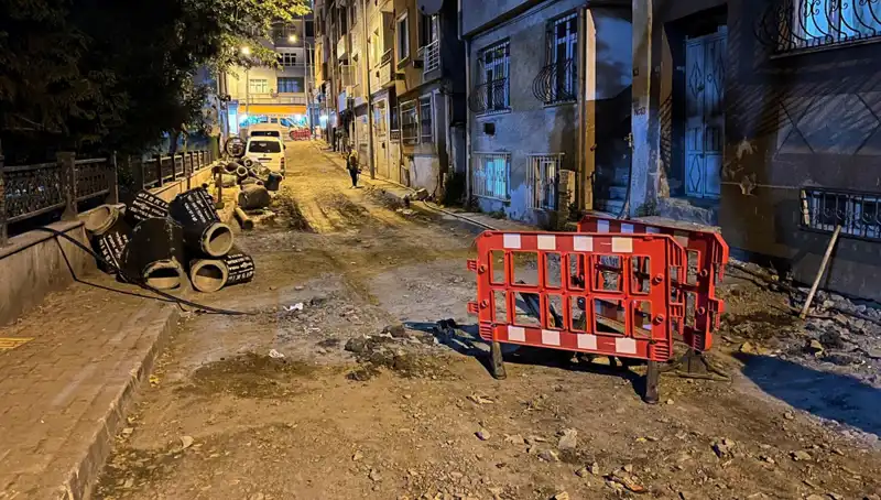 Bayrampaşa’da Altyapı Çalışmalarında Şok Edici Rögar Kapağı Patladı!