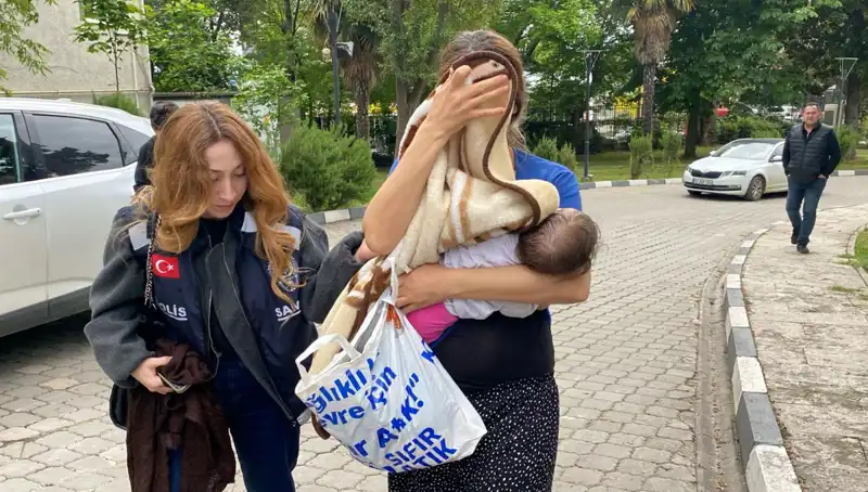 Evlerden Hırsızlık Yapan Kadın, Güvenlik Kameralarındaki İzlerin Peşinden Yakalandı