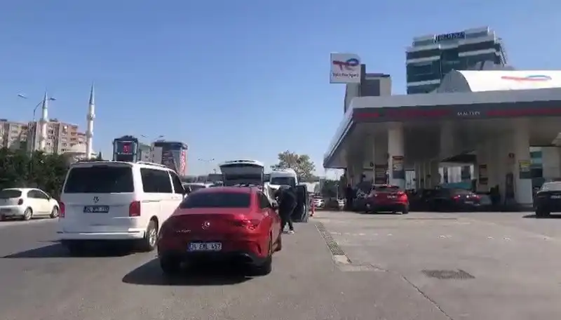 Deprem Sonrası Akaryakıt İstasyonlarındaki Kuyruklar: Neden Bu Kadar Uzun?