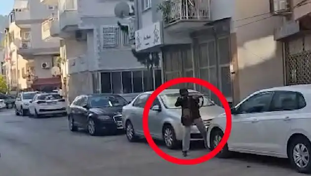 İzmir'de Silahlı Saldırganla Çatışma Anları: Gözler Olay Yerindeydi