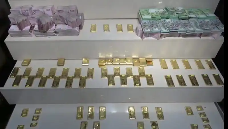 Van Havalimanı'nda Kaçak Altın ve Para Operasyonu: Detaylar Aydınlatıldı