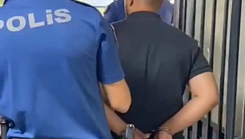 İzmir’de Polise Saldıran Şahıs Tutuklandı: Olayın Ardındaki Gerçekler