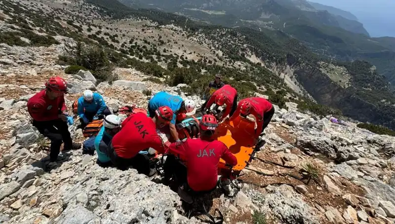 Fethiye'de Trajik Olay: Paraşüt Kayalıklara Düştü, İki Kişi Hayatını Kaybetti
