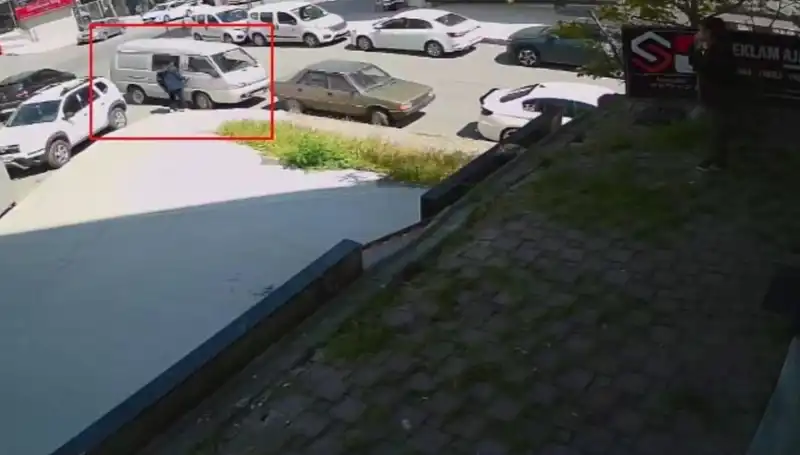 Aracını Çalmak İsteyen Hırsızı Suçüstü Yakalayan Cesur Vatandaşın Hikayesi