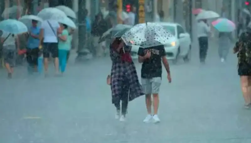 Meteoroloji Uyardı: Yangın Bölgesinde Kuvvetli Rüzgar, İstanbul'da Sağanak Yağış Bekleniyor