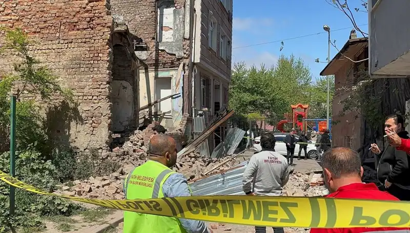 İstanbul Fatih'te Deprem Sonrası Bina Çöküşü: Neler Oldu?