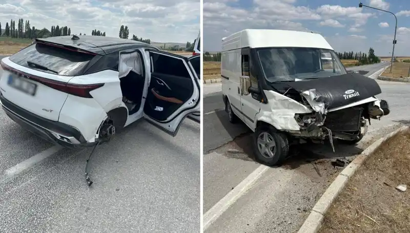 Çorum’da İki Araç Kafa Kafaya Çarpıştı: Neyin Nesi?