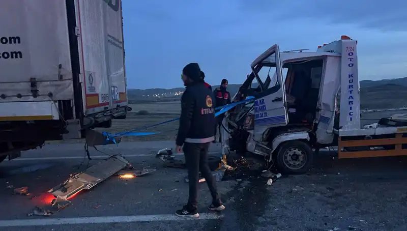 Kazaya Yardım İçin Duran Sürücüye Arkadan Çarpıldı: Dört Yaralı, Durum Ciddi