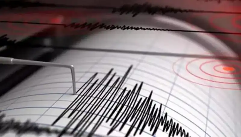 Ege Denizi’nde Yaşanan 4,1 Büyüklüğündeki Deprem Panik Yarattı
