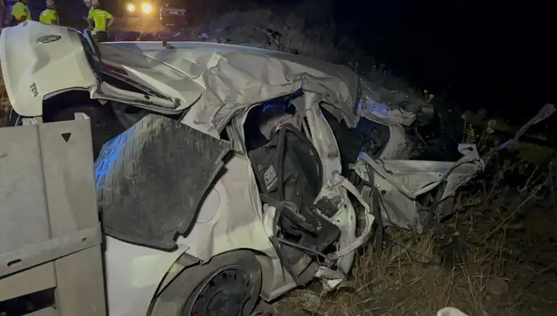 Ters Şeride Giren Araç, Tankerle Çarpıştı: 1 Ölü, 2 Yaralı