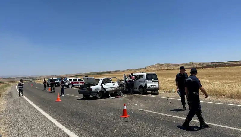 Adıyaman'da Faciaya Yol Açan Trafik Kazasında 4 Kişi Hayatını Kaybetti