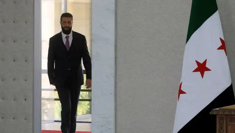 Paris’te Şara-Macron Zirvesi: Fransa, Yeni Suriye’nin İnşasında Desteğini Açıklıyor